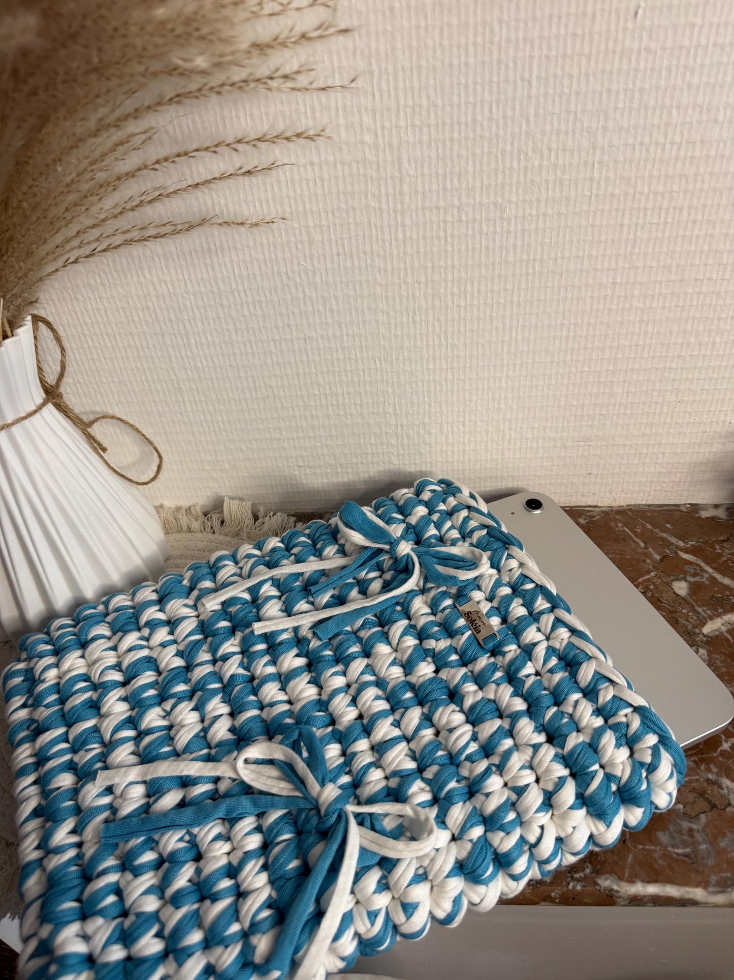 Pochette, housses de tablette et liseuses en crochet personnalisable faits à la main