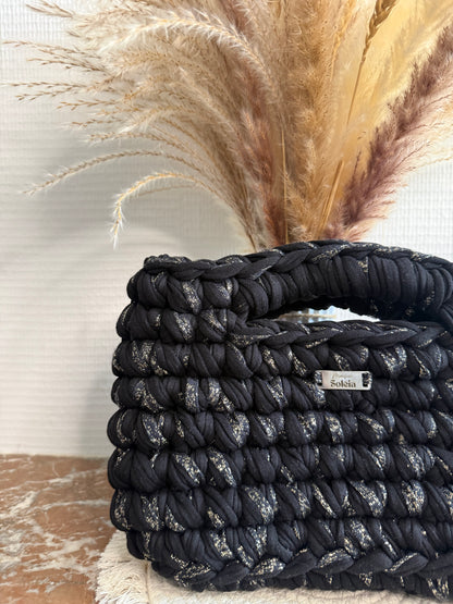 Sac à main noir et pailleté doré en crochet, avec poignée intégrée, fait main