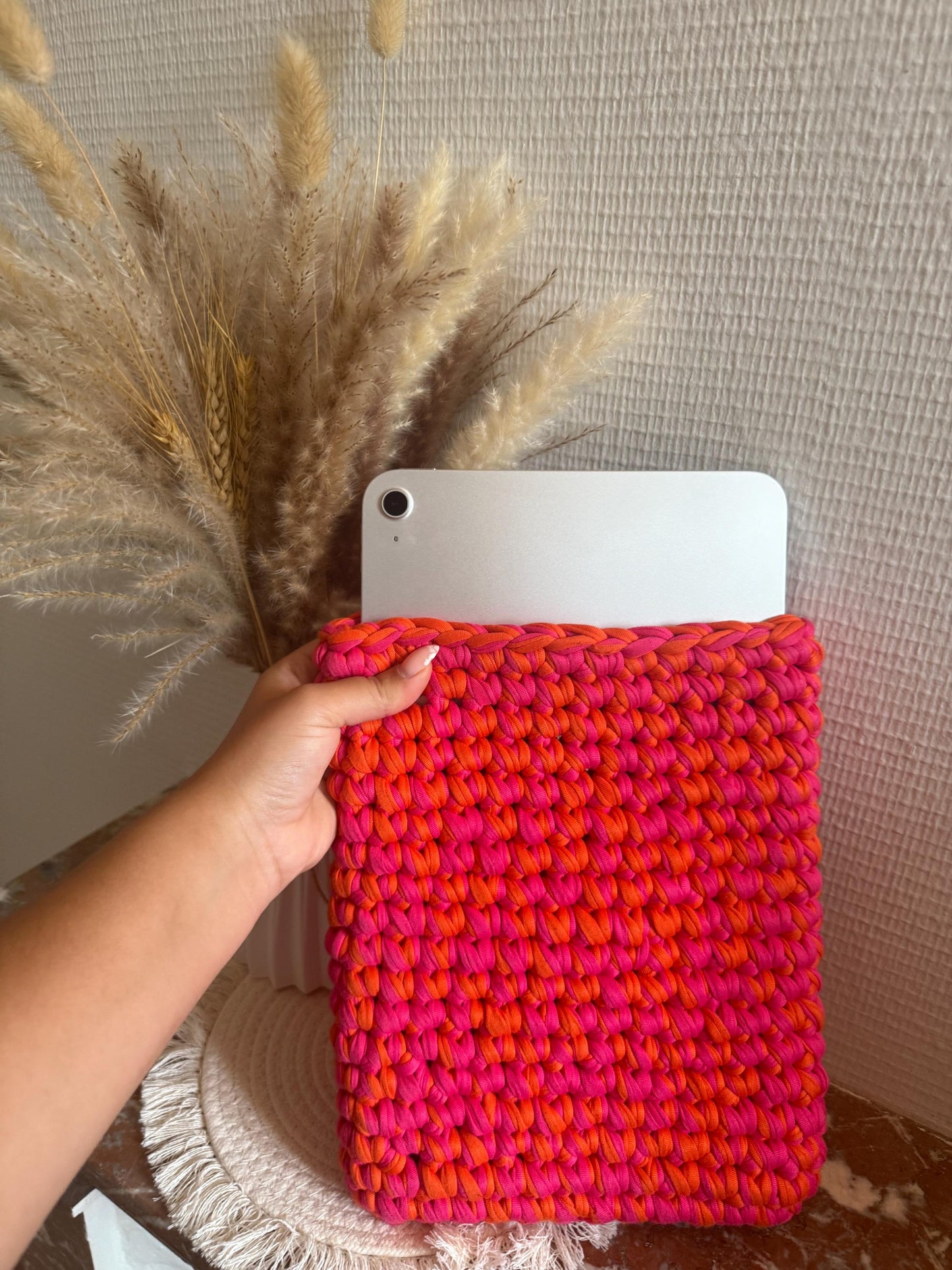 Pochette, housses de tablette et liseuses en crochet personnalisable faits à la main